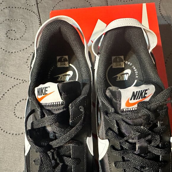 NIKE WAFFLE DEBUT BLACK & WHITE SNEAKERS SIZE 10 9.5 OR 9 MEN NEW IN BOX - Picture 5 of 7